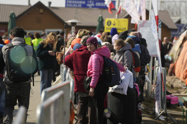 Ucraina, 3,8 milioni di profughi. Ue lancia piattaforma di solidarietà tra Stati