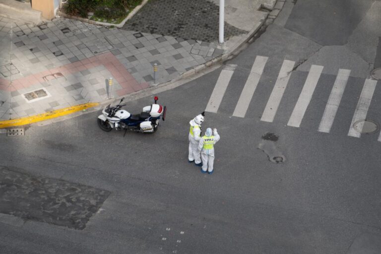 Strade deserte a Shanghai per il nuovo lockdown causa covid