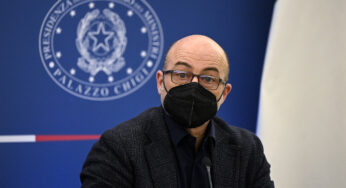 Cingolani accelera su rigassificatori: “Siamo in economia di guerra”