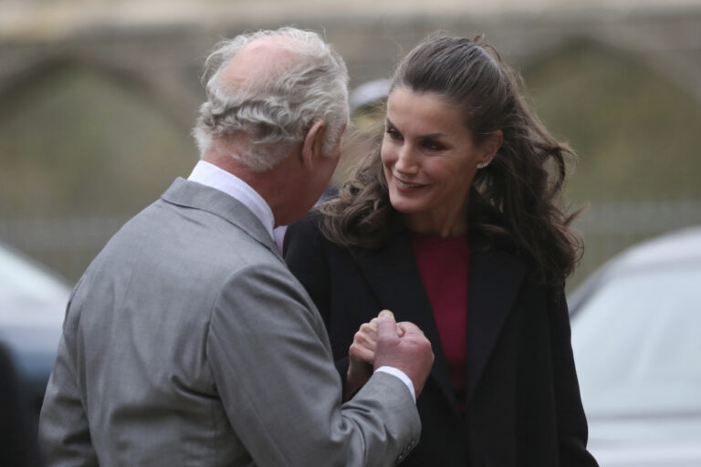 Arte spagnolo in Gran Bretagna, la Regina Letizia a Bishop Auckland con il Principe Carlo