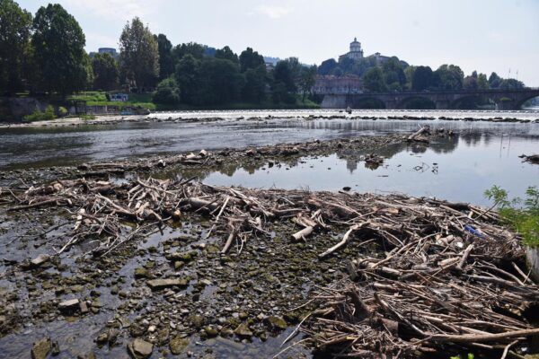 Fiume Po in secca, affiora inquinamento