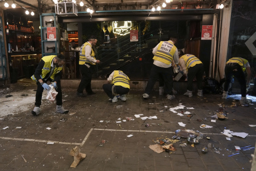 Il terrore che attanaglia Israele. L’attentato a Tel Aviv poi la caccia all’uomo e l’uccisione di un giovane palestinese