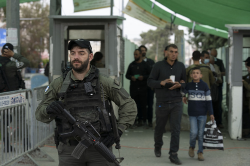 TIl terrore che attanaglia Israele. L’attentato a Tel Aviv poi la caccia all’uomo e l’uccisione di un giovane palestinese