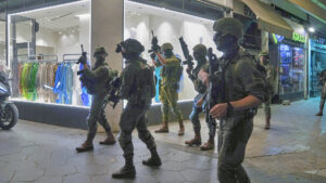 Il terrore che attanaglia Israele. L’attentato a Tel Aviv poi la caccia all’uomo e l’uccisione di un giovane palestinese