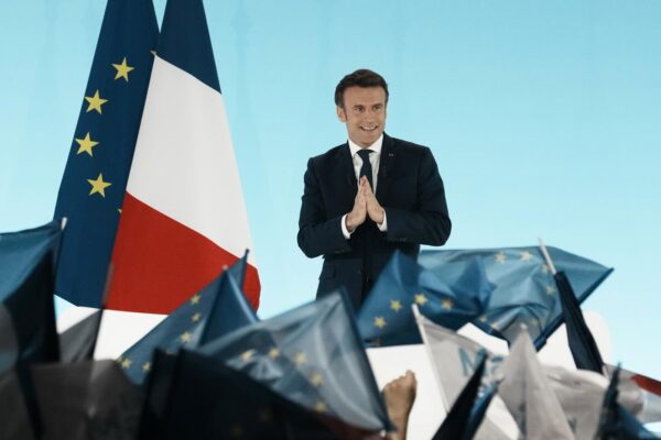 Elezioni Francia, seggi aperti per il primo turno delle presidenziali