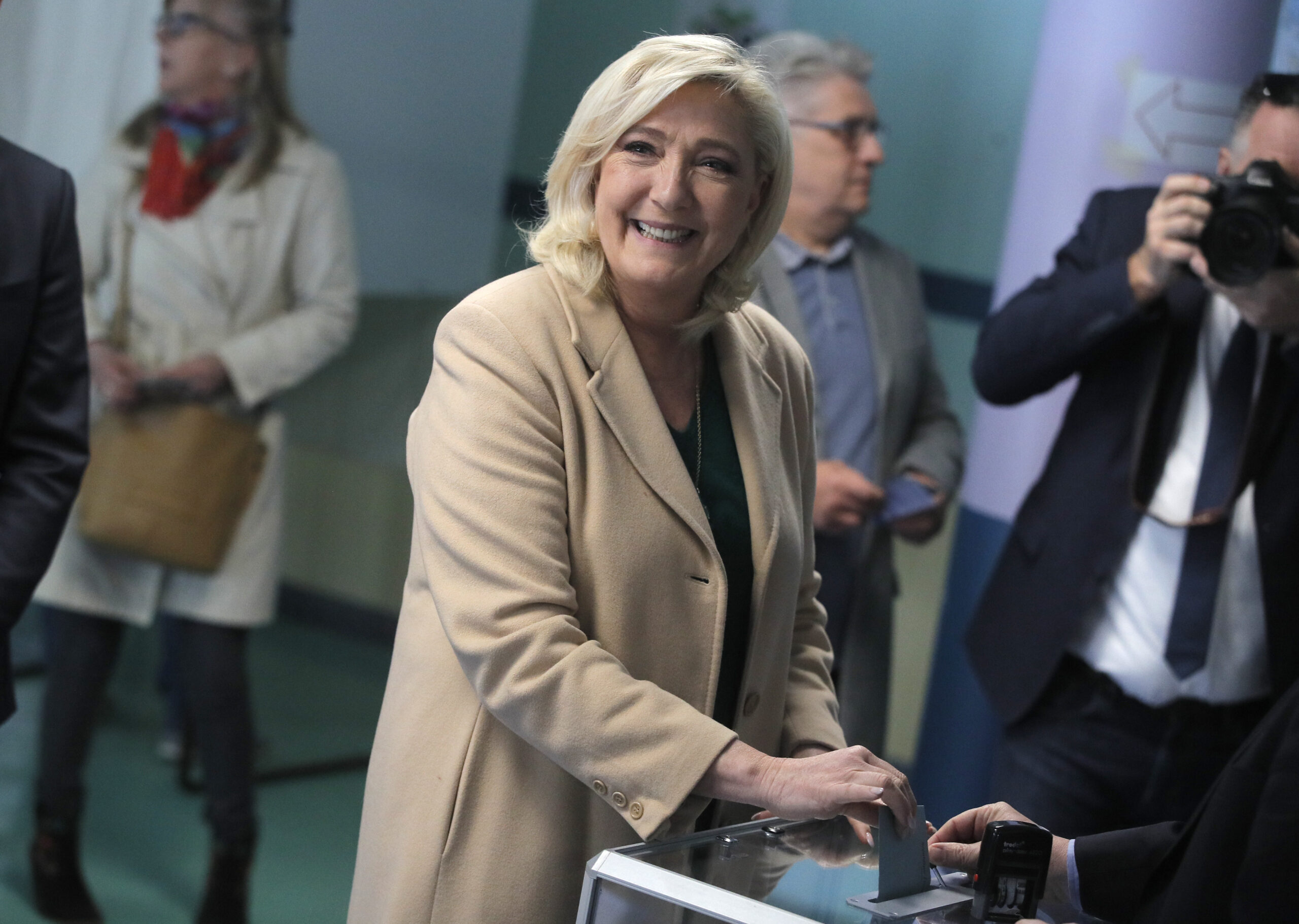 Presidenziali Francia, al ballottaggio tra Macron e Le Pen