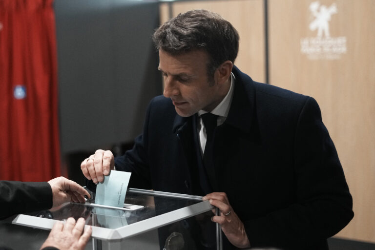 Presidenziali Francia, al ballottaggio tra Macron e Le Pen