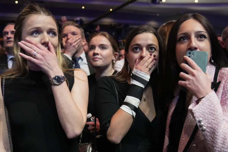 Presidenziali Francia, al ballottaggio tra Macron e Le Pen