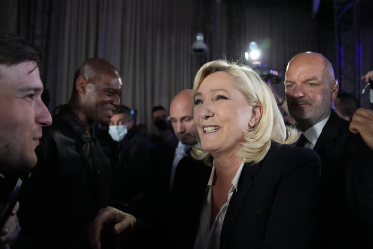 Presidenziali Francia, al ballottaggio tra Macron e Le Pen