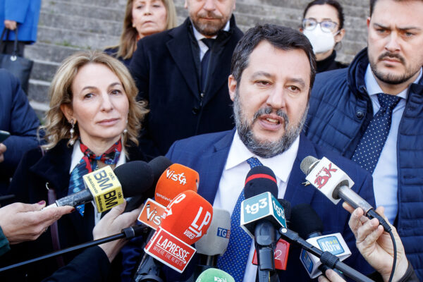 Cassazione - Matteo Salvini deposita pdl di iniziativa popolare sulla maternità surrogata