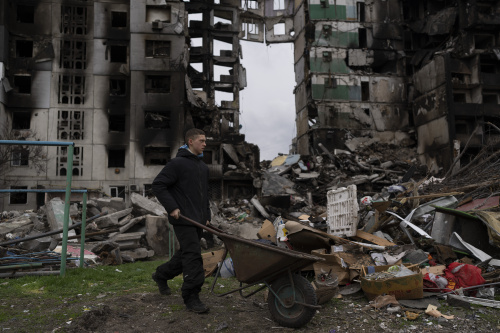 Ucraina, le immagini di Borodyanka liberata dall’occupazione russa