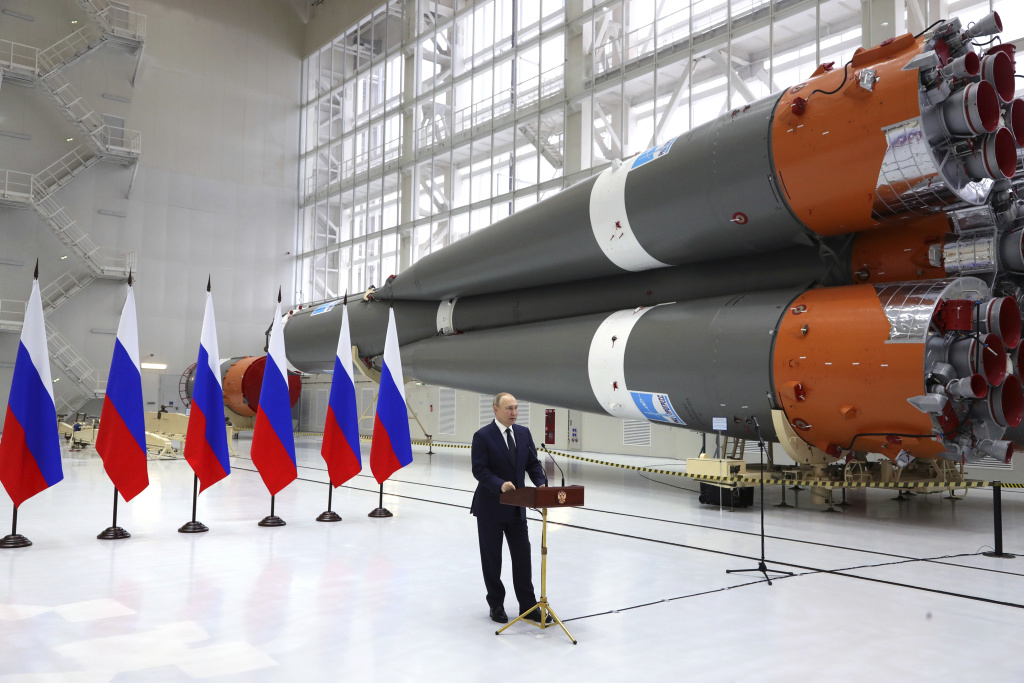 Il Presidente russo Vladimir Putin in visita al cosmodromo di Vostochny con l’omologo bielorusso Lukashenko