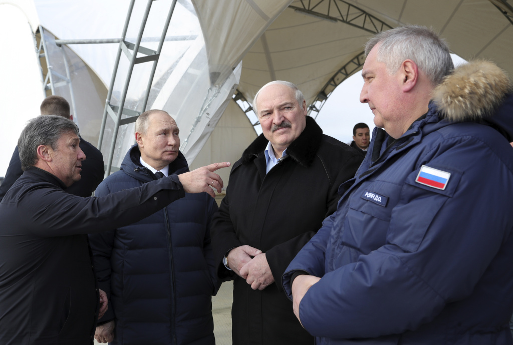 Il Presidente russo Vladimir Putin in visita al cosmodromo di Vostochny con l’omologo bielorusso Lukashenko