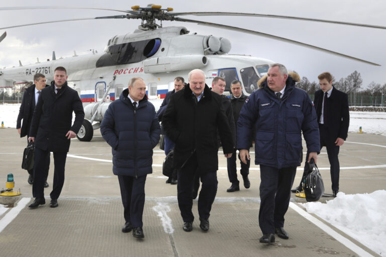 Il Presidente russo Vladimir Putin in visita al cosmodromo di Vostochny con l’omologo bielorusso Lukashenko