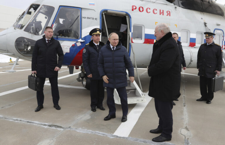 Il Presidente russo Vladimir Putin in visita al cosmodromo di Vostochny con l’omologo bielorusso Lukashenko