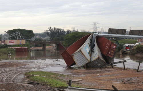 Sud Africa, le disastrose immagini dell’alluvione a Durban