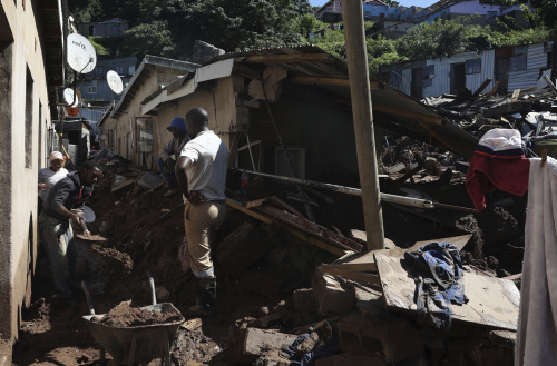 Sud Africa, le disastrose immagini dell’alluvione a Durban