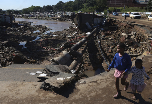 Sud Africa, le disastrose immagini dell’alluvione a Durban