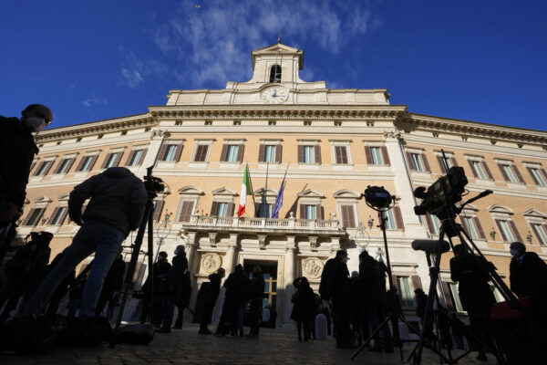 La politica si prende una pausa per le feste di Pasqua ma l’attenzione resta alta