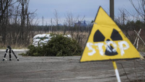 Chernobyl, le trincee russe in una delle zone più radioattive al mondo