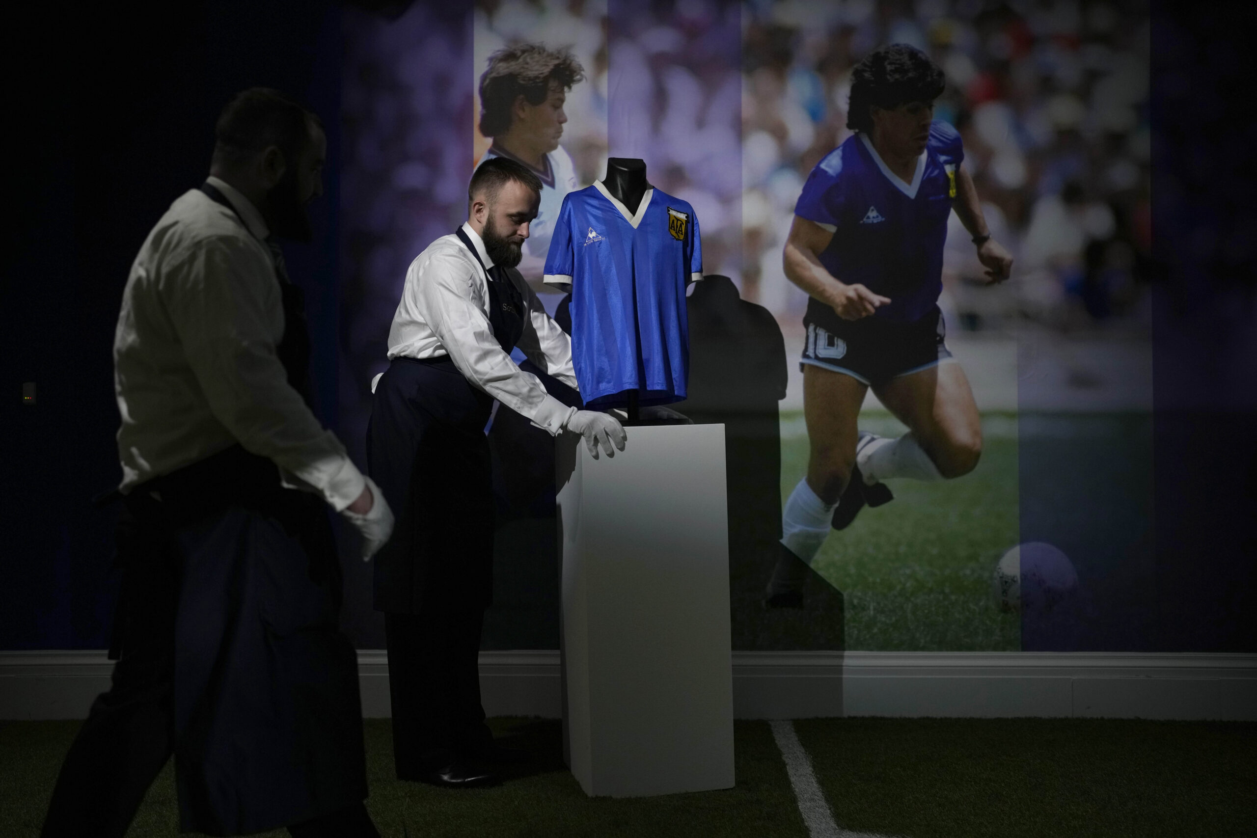 Maradona, la maglia de ‘la mano di Dio’ all’asta a Londra