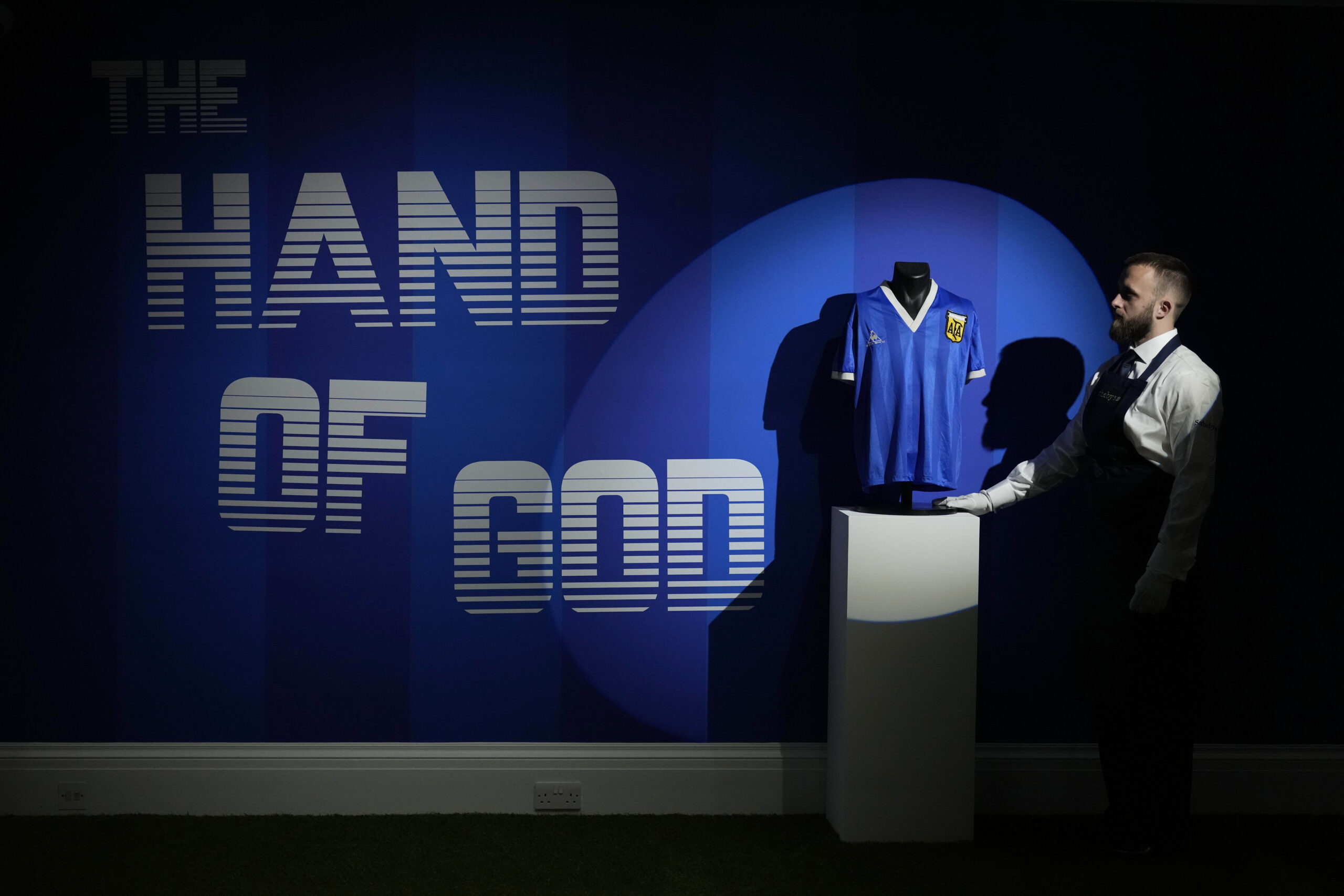 Maradona, la maglia de ‘la mano di Dio’ all’asta a Londra