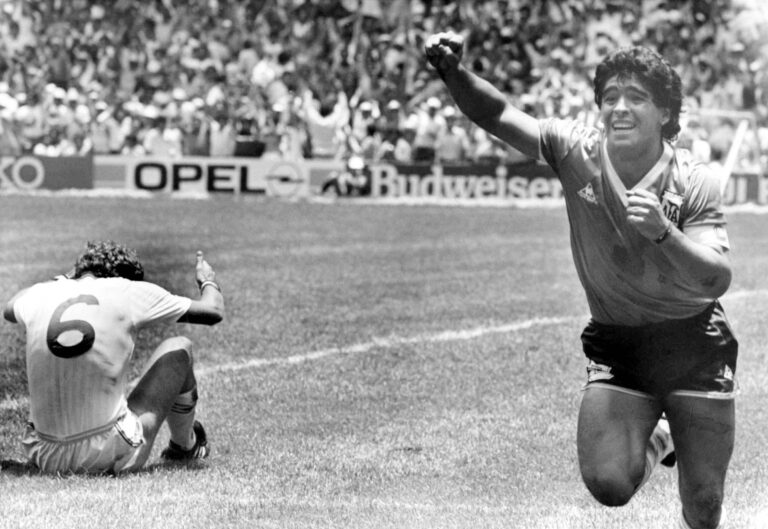 Maradona, la maglia de ‘la mano di Dio’ all’asta a Londra