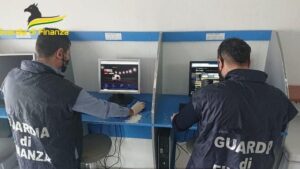 Internet point trasformato in sala giochi illegale a Prato