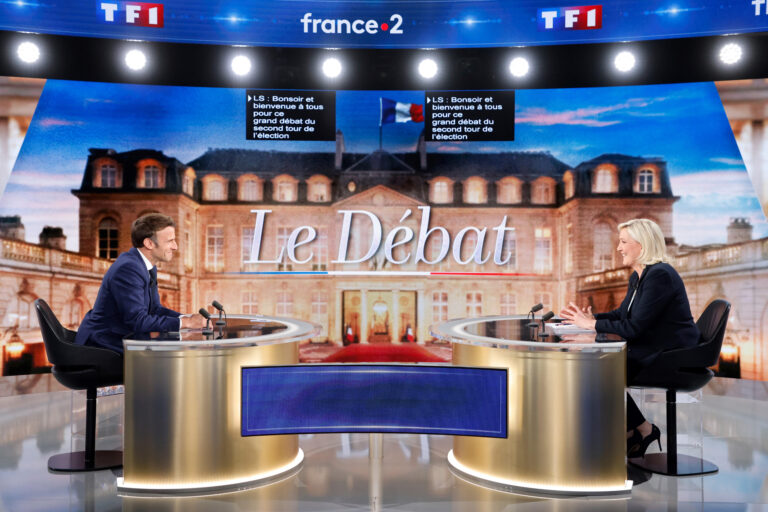 TIl dibattito in tv tra Emmanuel Macron e Marine Le Pen. Oltre 15 milioni di francesi hanno seguito il confronto