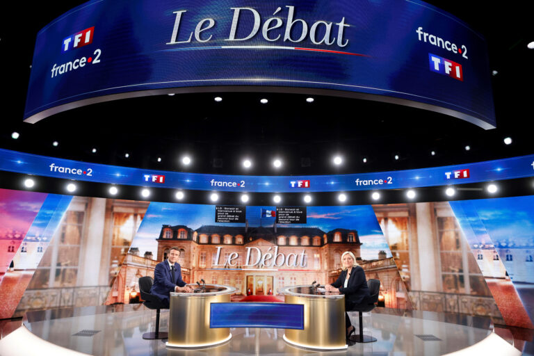 TIl dibattito in tv tra Emmanuel Macron e Marine Le Pen. Oltre 15 milioni di francesi hanno seguito il confronto