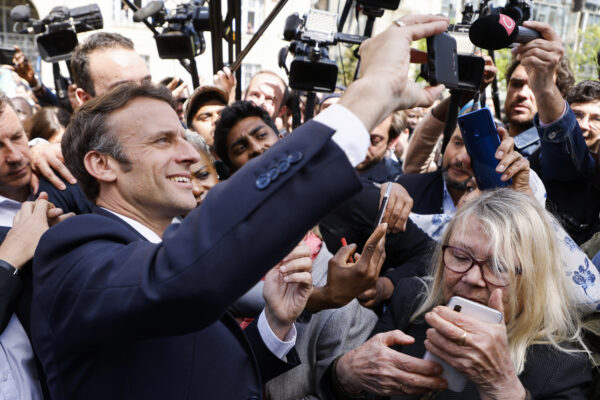 Elezioni presidenziali Francia, Emmanuel Macron in campagna elettorale a Saint Denis