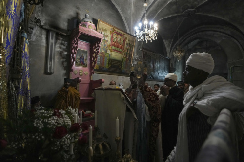 Pasqua ortodossa, le celebrazioni dei fedeli nel Venerdi Santo a Gerusalemme