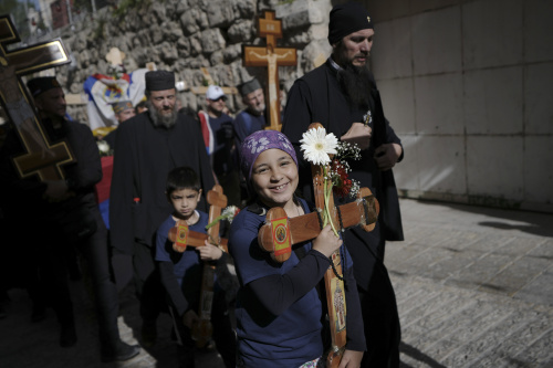 Pasqua ortodossa, le celebrazioni dei fedeli nel Venerdi Santo a Gerusalemme