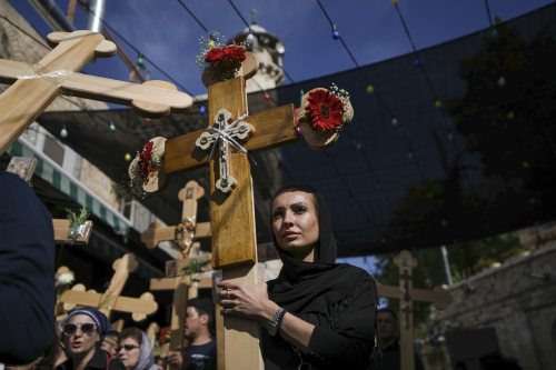 Pasqua ortodossa, le celebrazioni dei fedeli nel Venerdi Santo a Gerusalemme