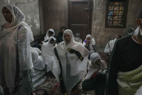 Pasqua ortodossa, le celebrazioni dei fedeli nel Venerdi Santo a Gerusalemme