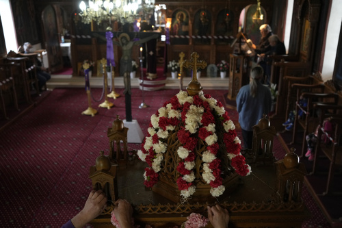 Pasqua ortodossa, le celebrazioni dei fedeli nel Venerdi Santo a Gerusalemme