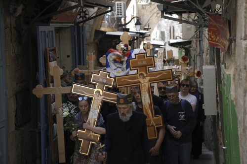 Pasqua ortodossa, le celebrazioni dei fedeli nel Venerdi Santo a Gerusalemme