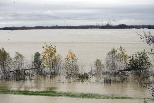 Scatta l’allarme siccità nella Pianura Padana, il fiume Po è in secca