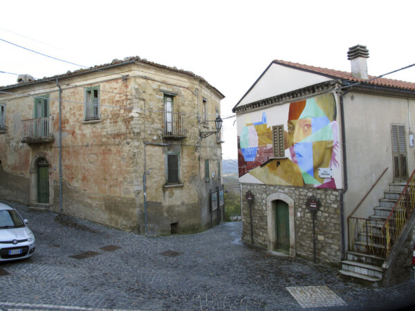 Arte come resistenza, nel borgo-museo tra i più belli del Molise torna il Festival della street art