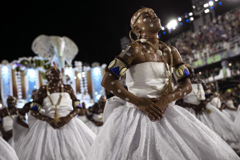 Torna il carnevale di Rio dopo due anni di Covid