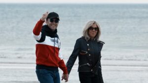 Emmanuel e Brigitte Macron in spiaggia a Le Touquet