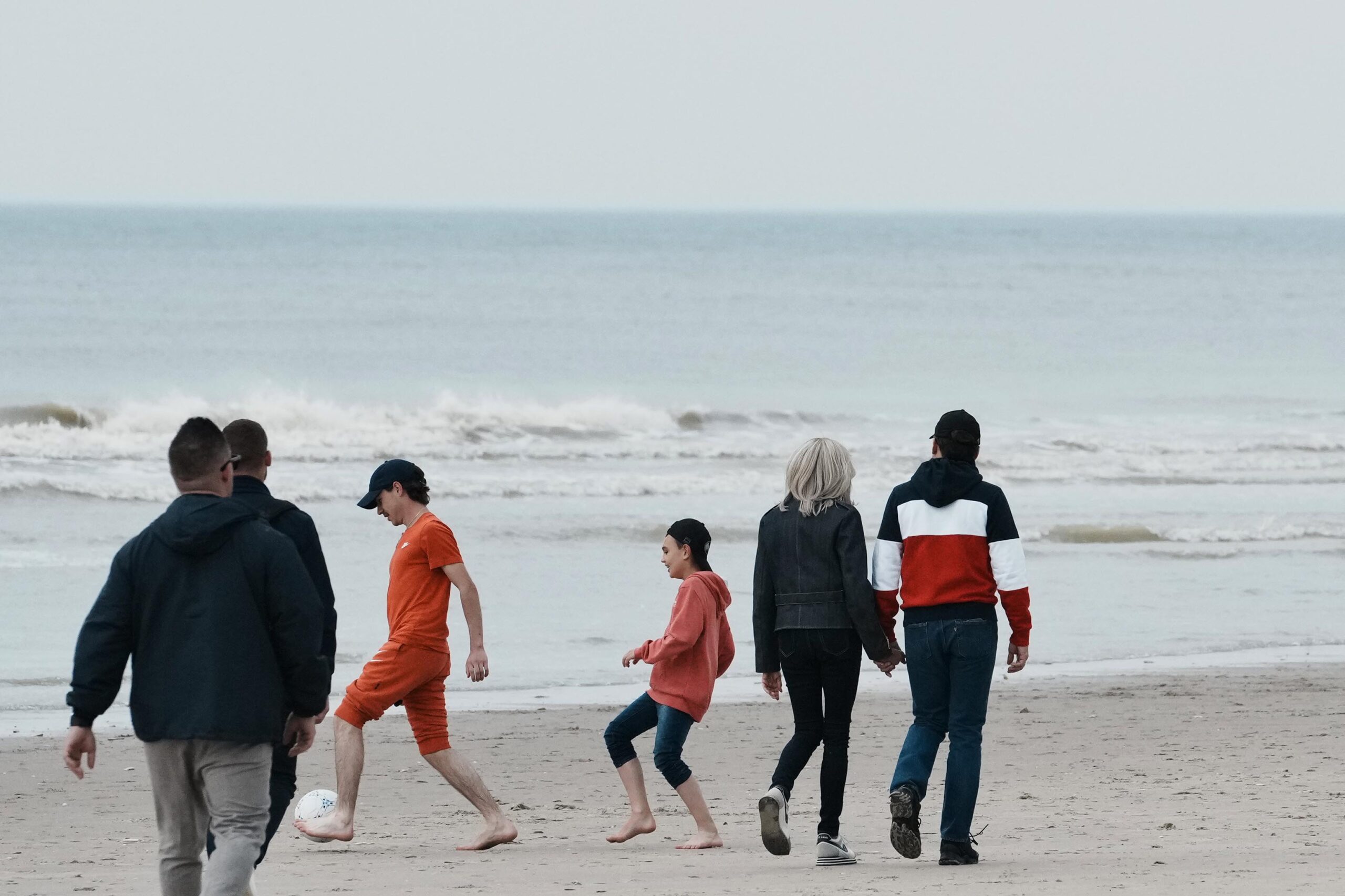 Emmanuel e Brigitte Macron in spiaggia a Le Touquet