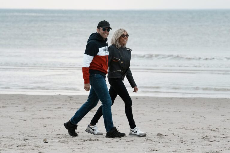 Emmanuel e Brigitte Macron in spiaggia a Le Touquet