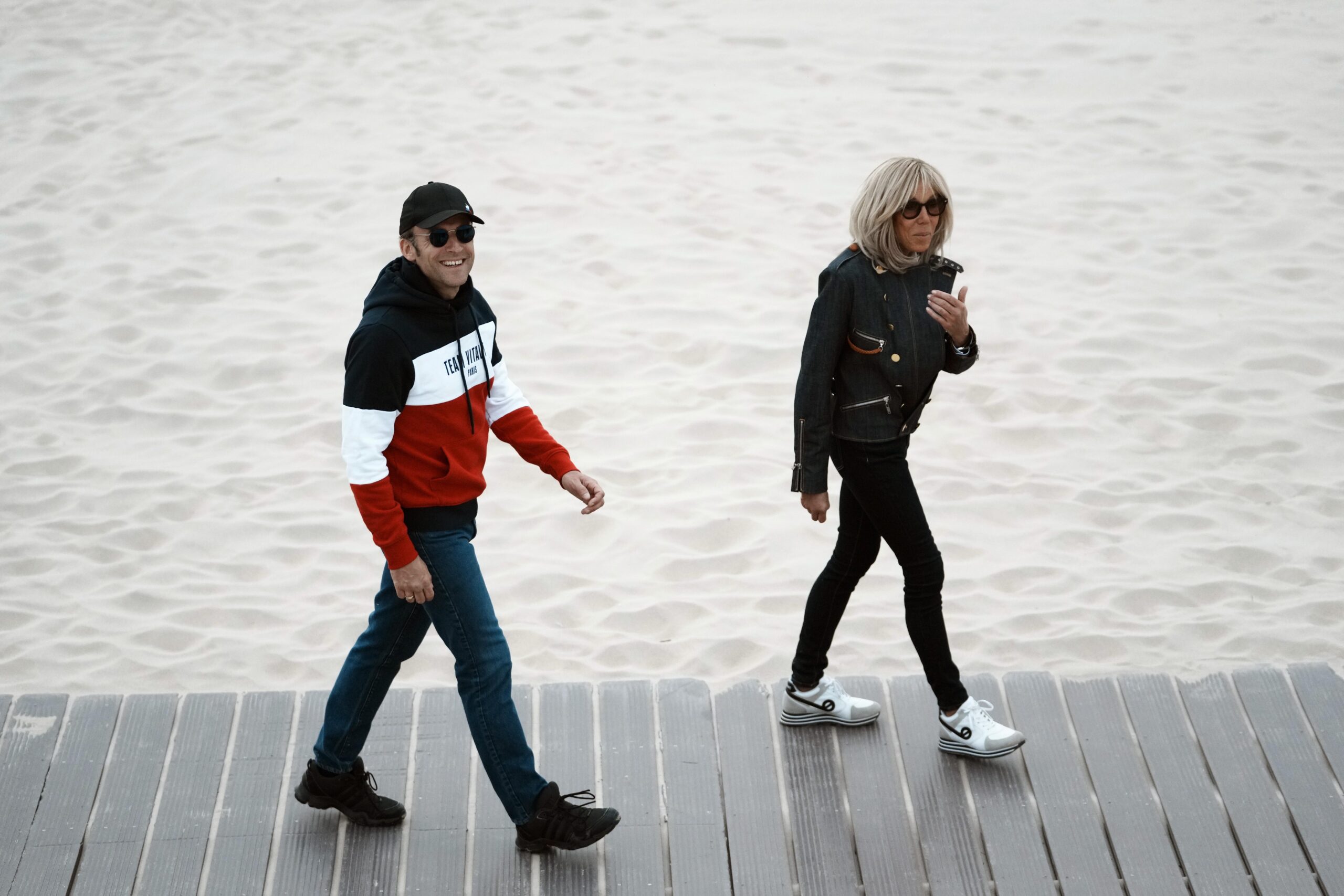 Emmanuel e Brigitte Macron in spiaggia a Le Touquet