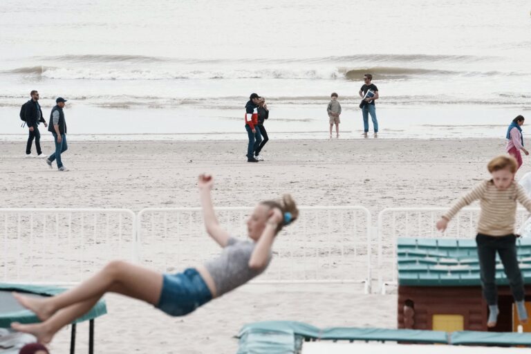 Emmanuel e Brigitte Macron in spiaggia a Le Touquet