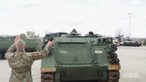 Ucraina, la Guardia Nazionale Usa invia carri armati a Kiev