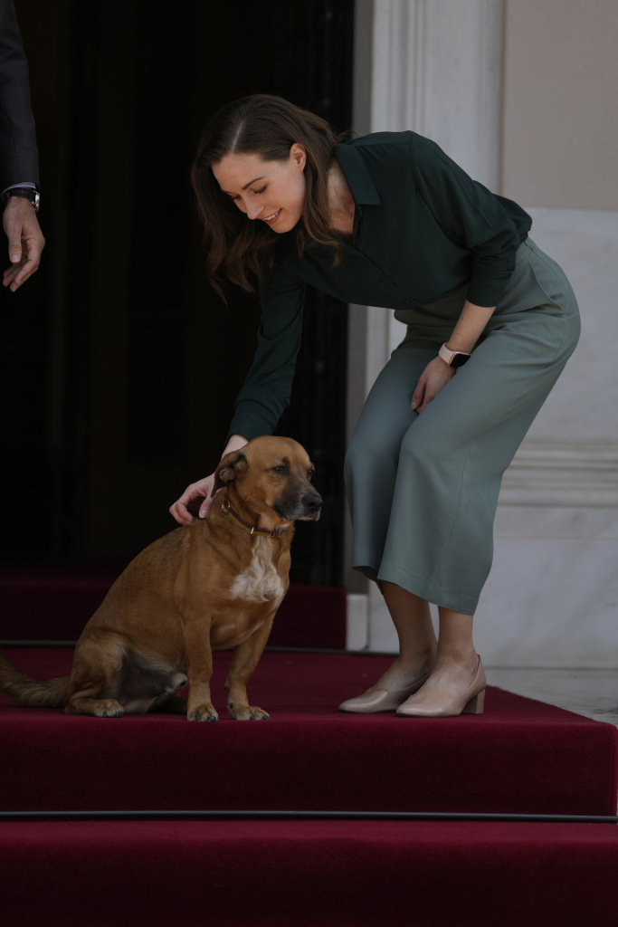 La prima ministra finlandese Sanna Marin in visita ad Atene