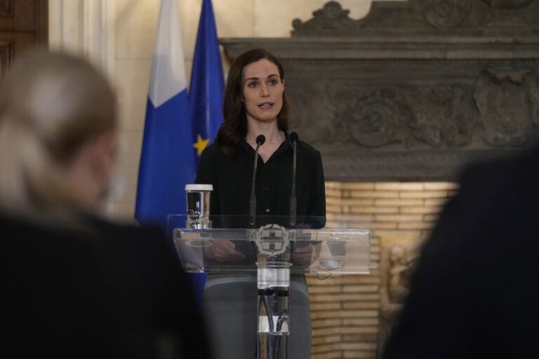 La prima ministra finlandese Sanna Marin in visita ad Atene