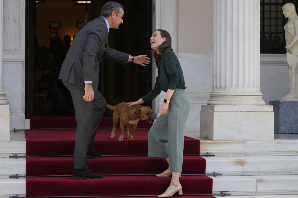 La prima ministra finlandese Sanna Marin in visita ad Atene