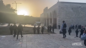 Nuovo venerdì di scontri sulla Spianata delle Moschee: decine di feriti e tre arresti